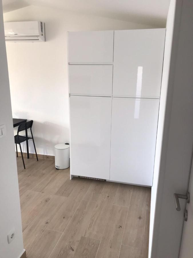 Apartments Haramincic M&B Stara Novalja Exterior photo