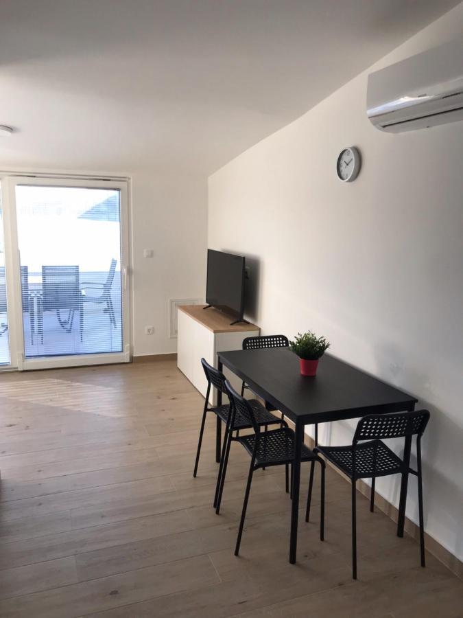 Apartments Haramincic M&B Stara Novalja Exterior photo